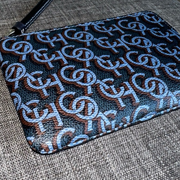 ⚡️FLASH SALE COACH Monogram Print Corner Zip Wristlet in Navy - Picture 5 of 13